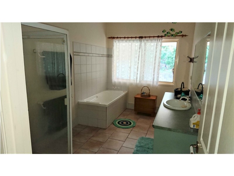 944 Murphys Creek Road, Murphys Creek QLD 4352