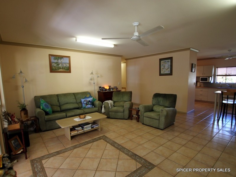 9 Kalorama Street, Tinaroo QLD 4872