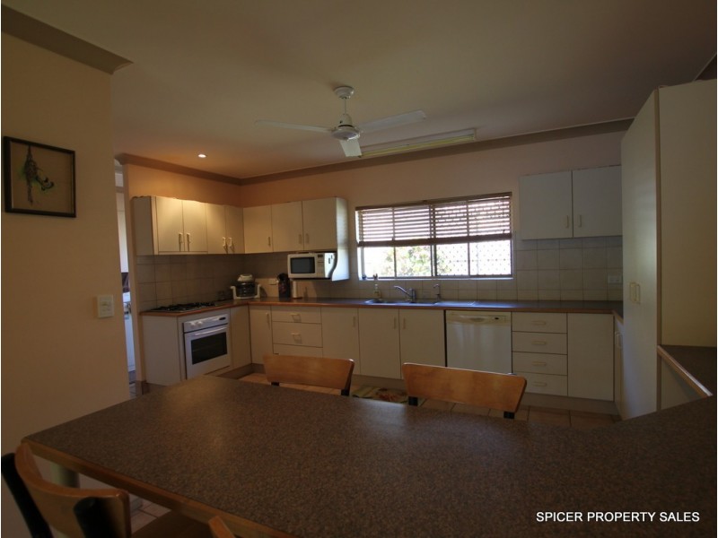 9 Kalorama Street, Tinaroo QLD 4872