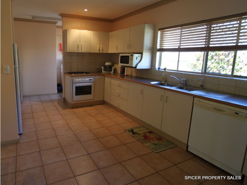 9 Kalorama Street, Tinaroo QLD 4872