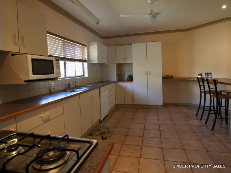 9 Kalorama Street, Tinaroo QLD 4872