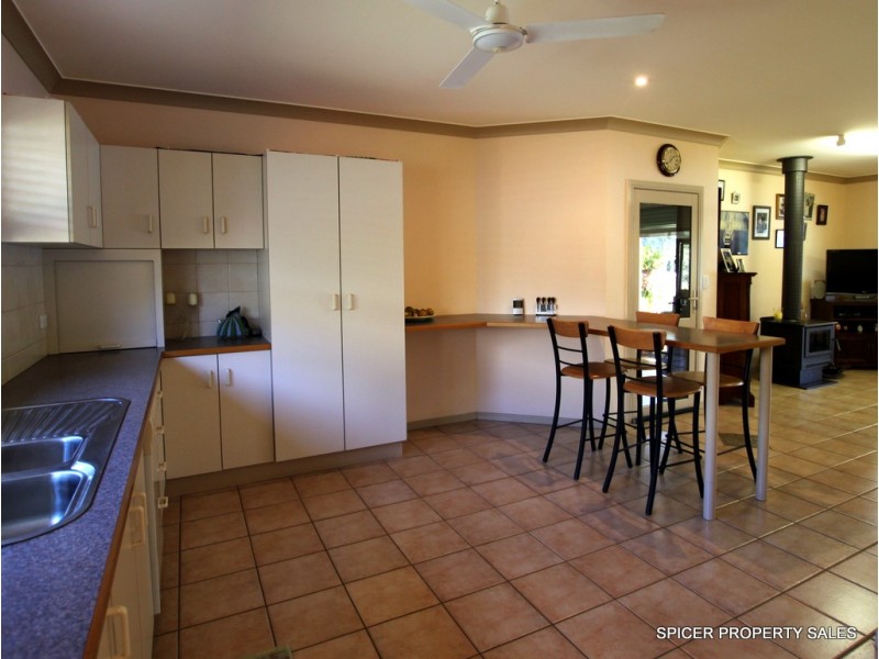 9 Kalorama Street, Tinaroo QLD 4872