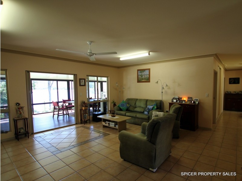 9 Kalorama Street, Tinaroo QLD 4872