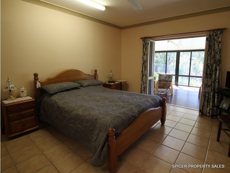 9 Kalorama Street, Tinaroo QLD 4872