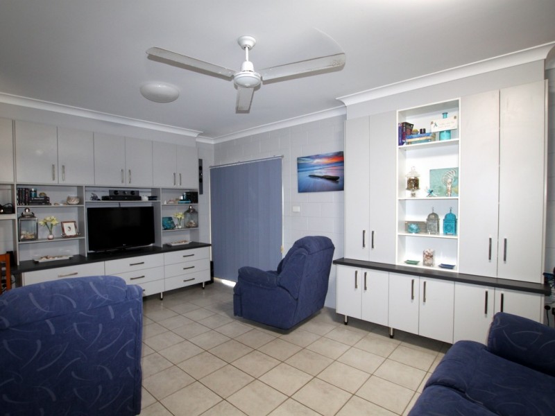 1 ACACIA CLOSE, Tully Heads QLD 4854