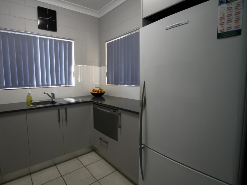 1 ACACIA CLOSE, Tully Heads QLD 4854