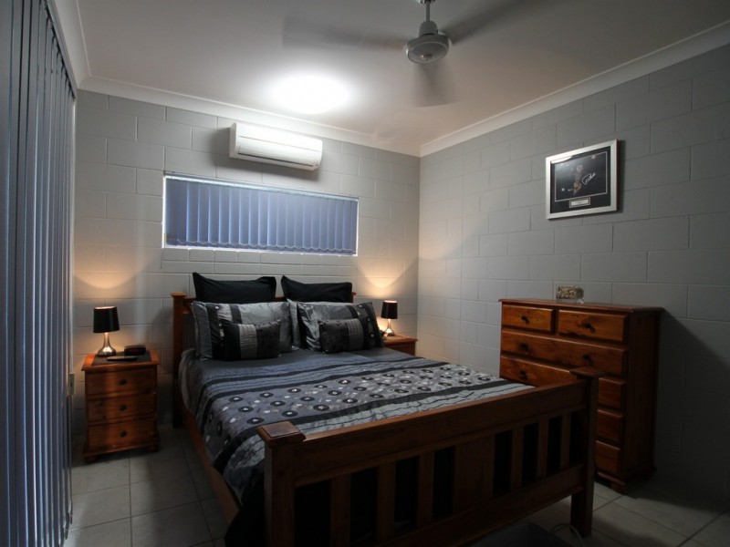 1 ACACIA CLOSE, Tully Heads QLD 4854