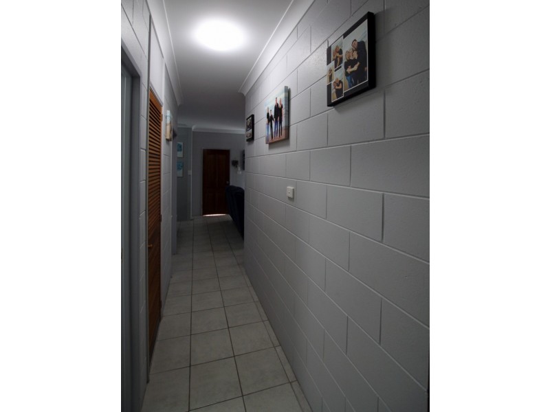 1 ACACIA CLOSE, Tully Heads QLD 4854