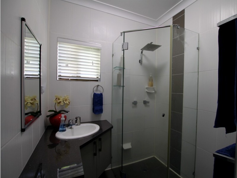 1 ACACIA CLOSE, Tully Heads QLD 4854