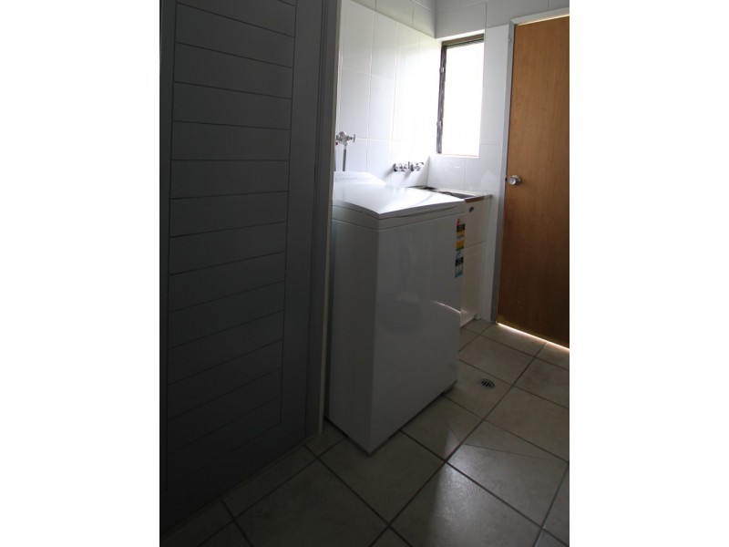 1 ACACIA CLOSE, Tully Heads QLD 4854