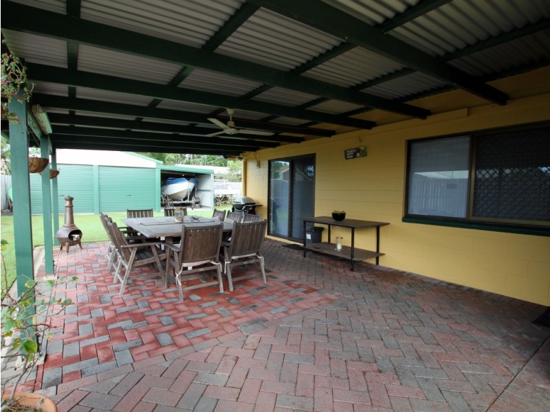 1 ACACIA CLOSE, Tully Heads QLD 4854