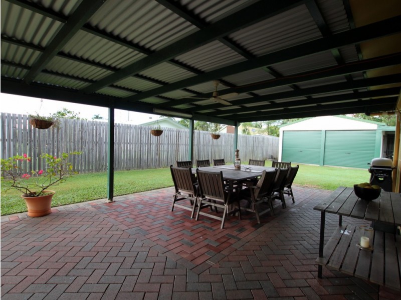 1 ACACIA CLOSE, Tully Heads QLD 4854