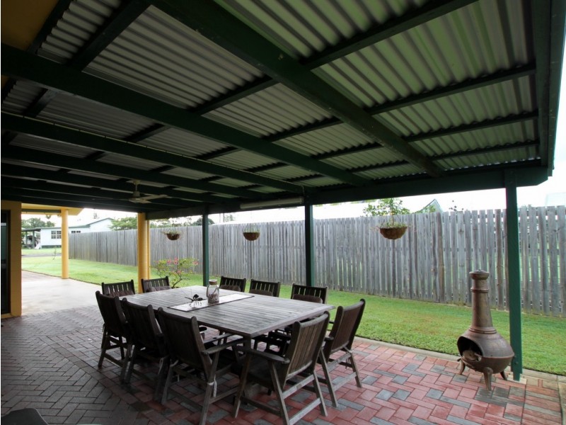 1 ACACIA CLOSE, Tully Heads QLD 4854