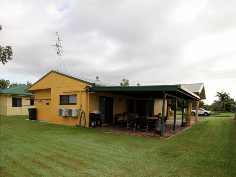 1 ACACIA CLOSE, Tully Heads QLD 4854