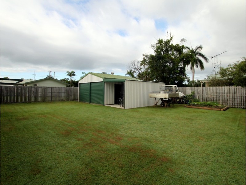 1 ACACIA CLOSE, Tully Heads QLD 4854