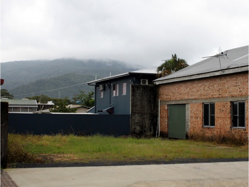 2-4 STILL STREET, Tully QLD 4854