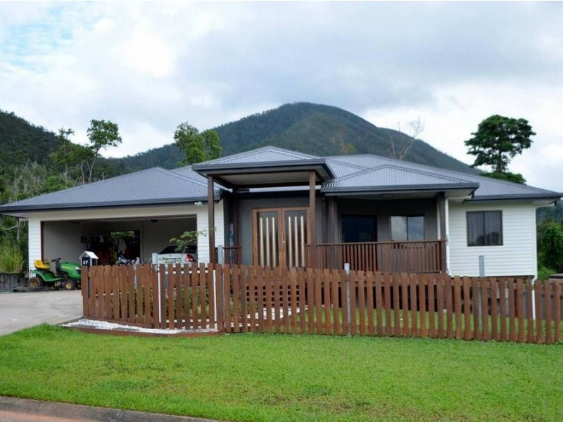 37 Pease Street, Tully QLD 4854