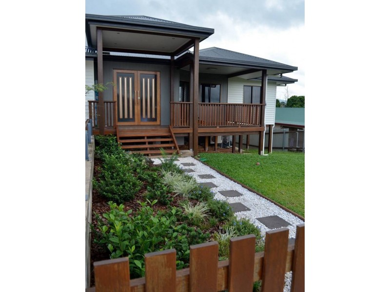 37 Pease Street, Tully QLD 4854