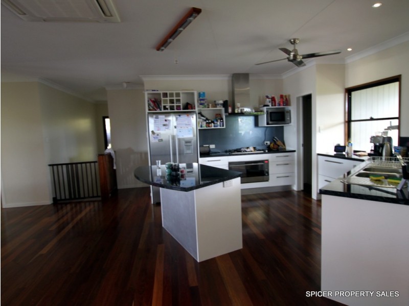 37 Pease Street, Tully QLD 4854