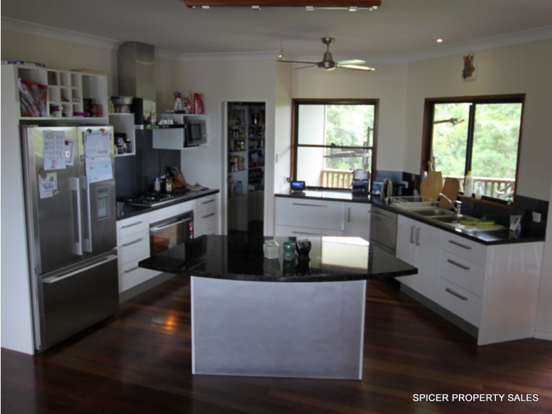 37 Pease Street, Tully QLD 4854