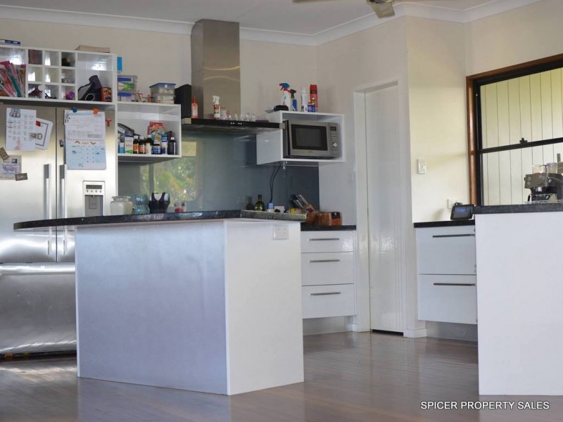 37 Pease Street, Tully QLD 4854