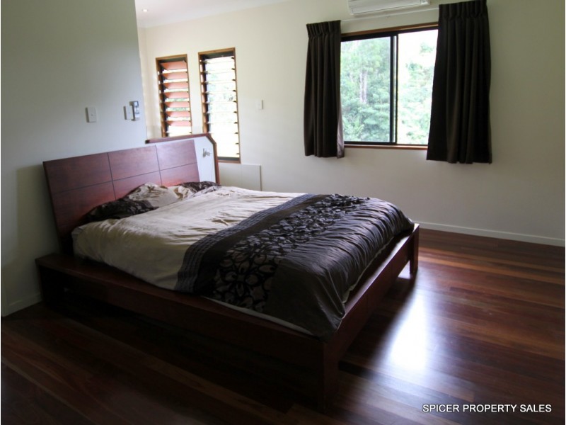 37 Pease Street, Tully QLD 4854