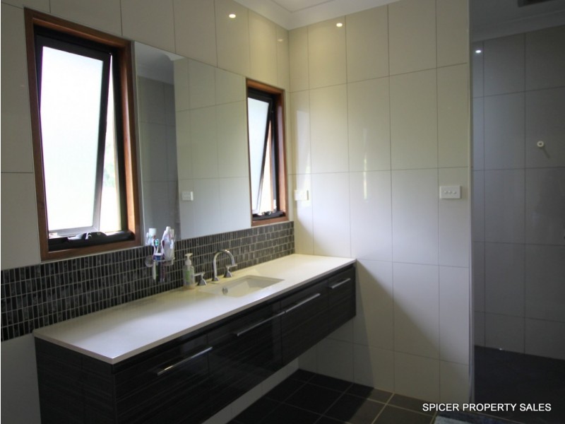 37 Pease Street, Tully QLD 4854