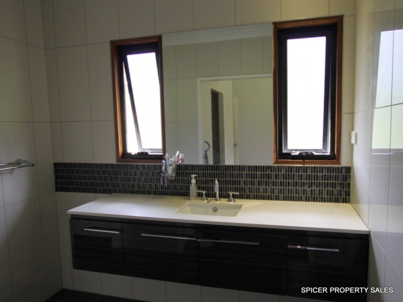 37 Pease Street, Tully QLD 4854