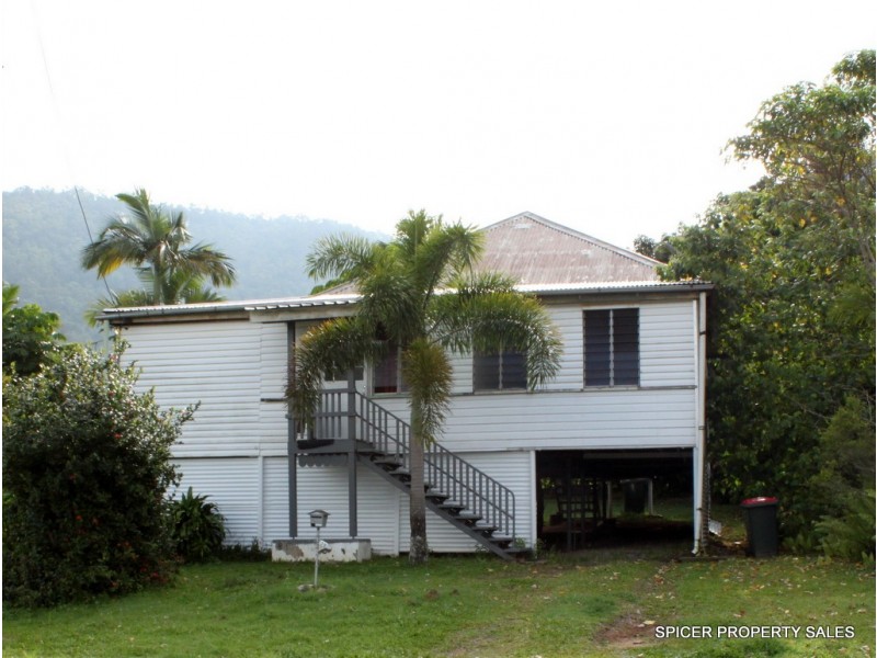 38 McQuillen Street, Tully QLD 4854