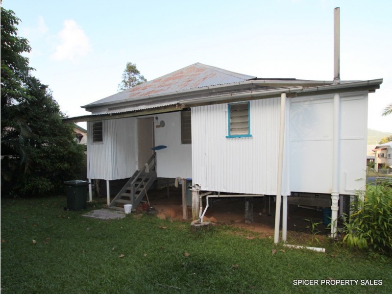 38 McQuillen Street, Tully QLD 4854