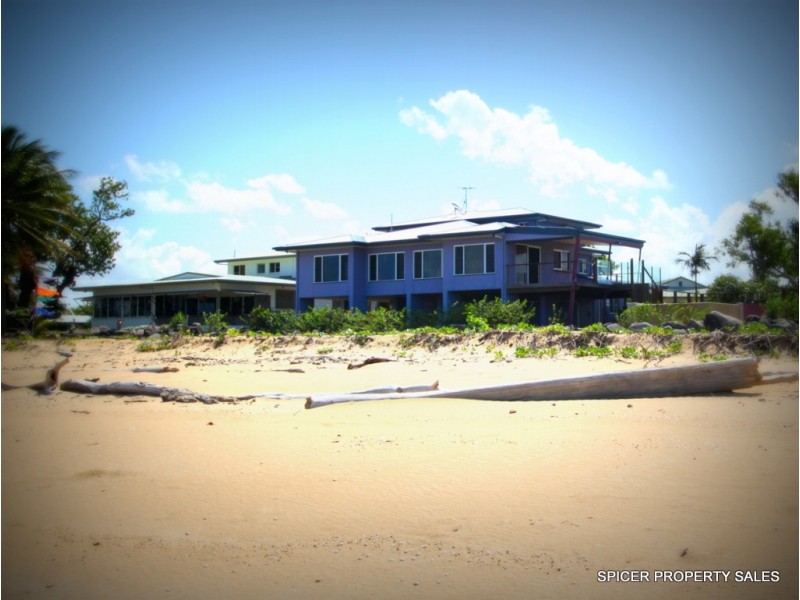 4 Luff Street, Hull Heads QLD 4854