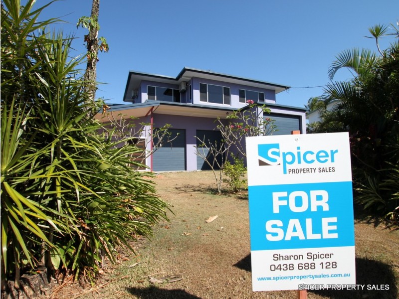 4 Luff Street, Hull Heads QLD 4854