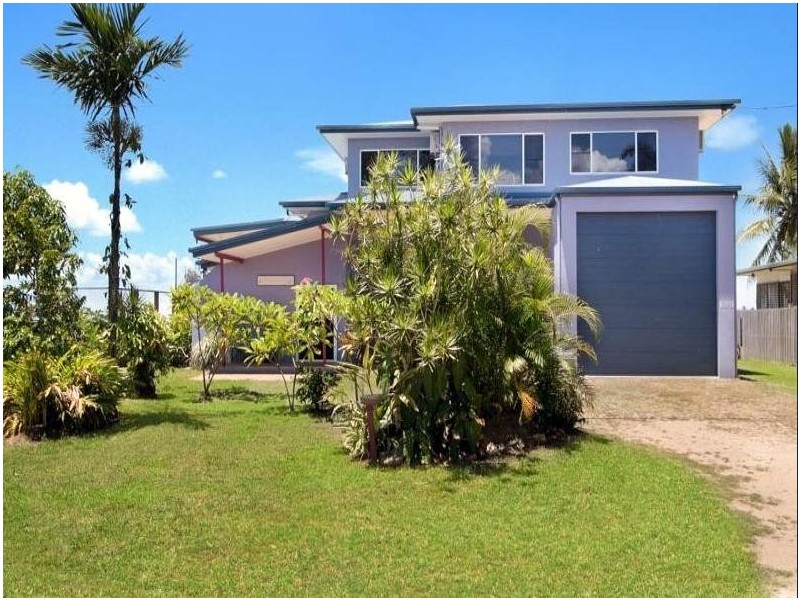 4 Luff Street, Hull Heads QLD 4854