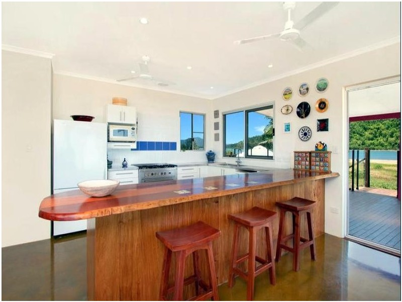 4 Luff Street, Hull Heads QLD 4854