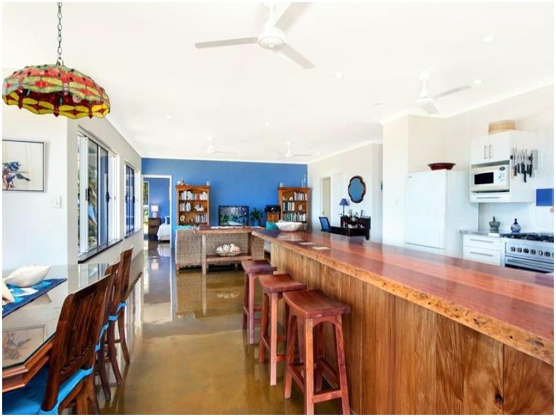 4 Luff Street, Hull Heads QLD 4854