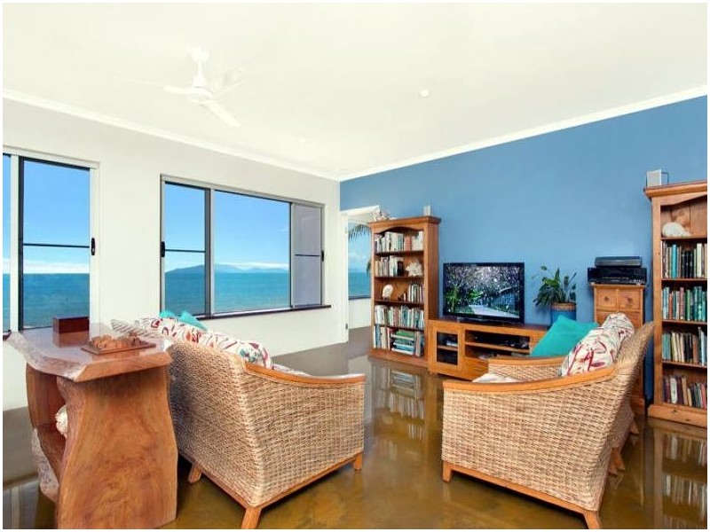 4 Luff Street, Hull Heads QLD 4854