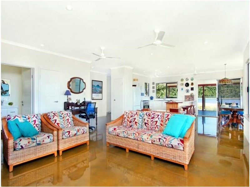 4 Luff Street, Hull Heads QLD 4854