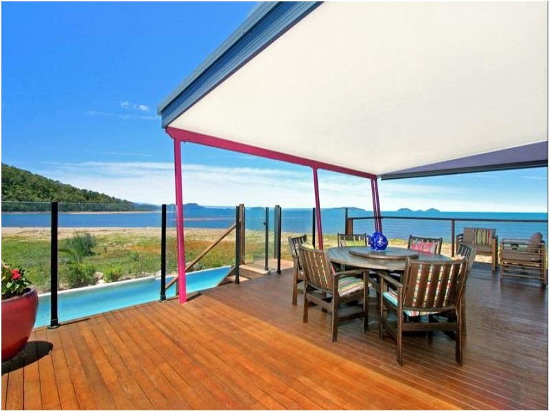 4 Luff Street, Hull Heads QLD 4854