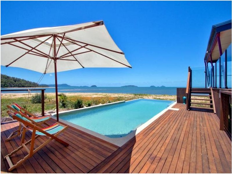 4 Luff Street, Hull Heads QLD 4854