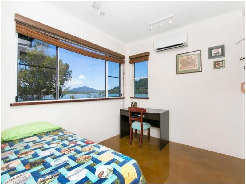 4 Luff Street, Hull Heads QLD 4854