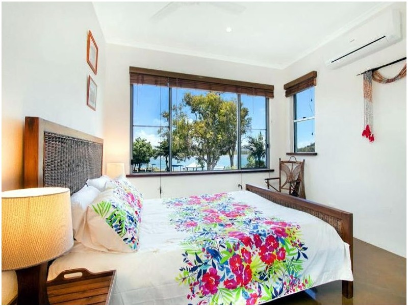 4 Luff Street, Hull Heads QLD 4854