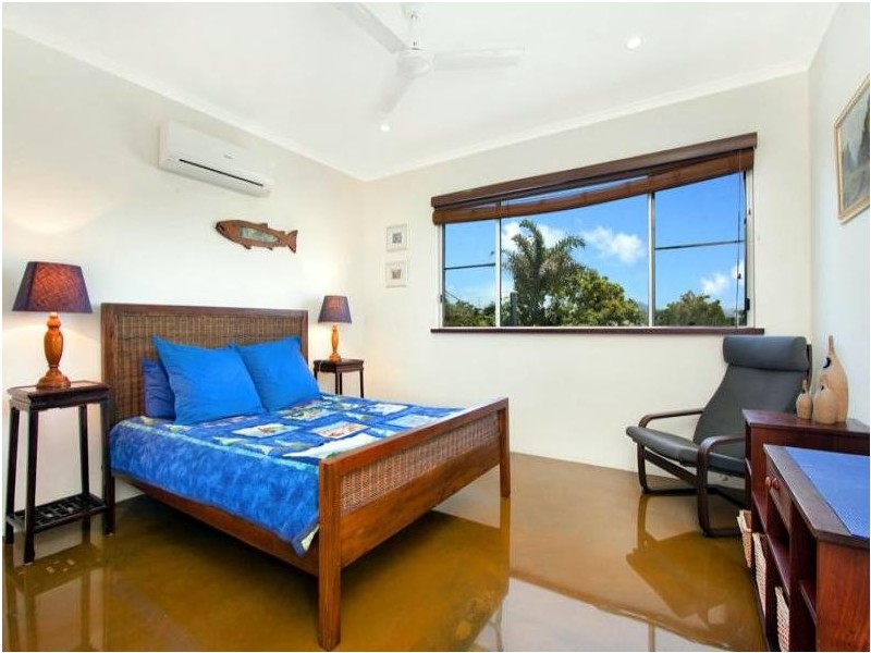 4 Luff Street, Hull Heads QLD 4854