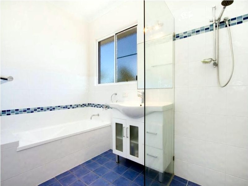 4 Luff Street, Hull Heads QLD 4854