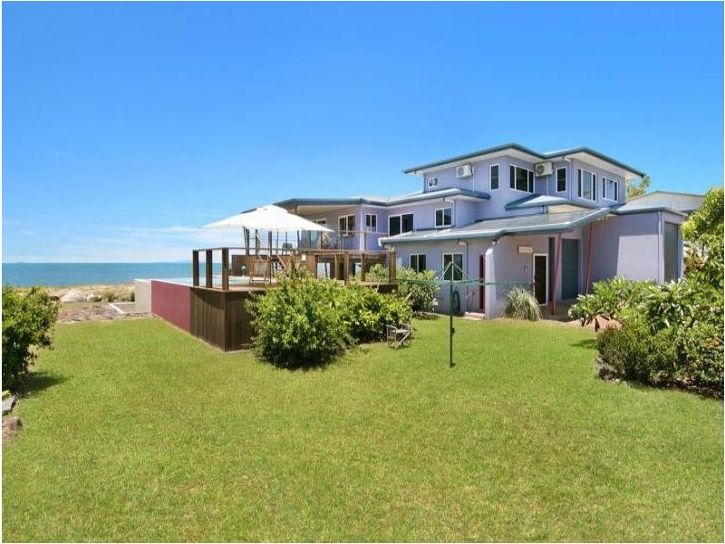 4 Luff Street, Hull Heads QLD 4854