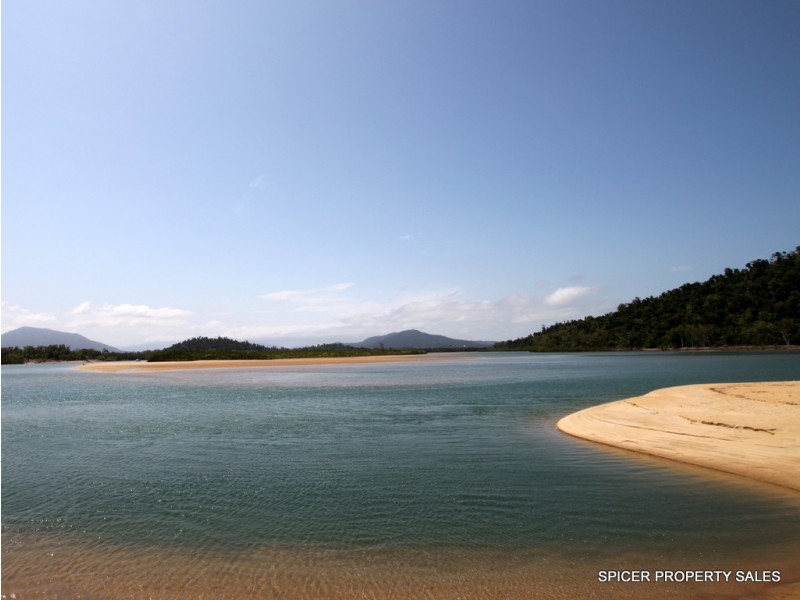 4 Luff Street, Hull Heads QLD 4854