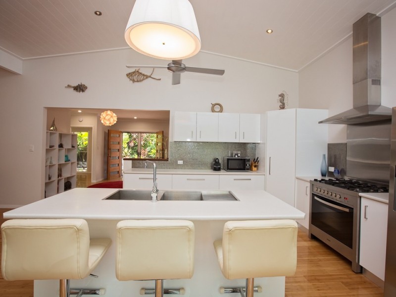 10 Dunkalli Crescent, Wongaling Beach QLD 4852