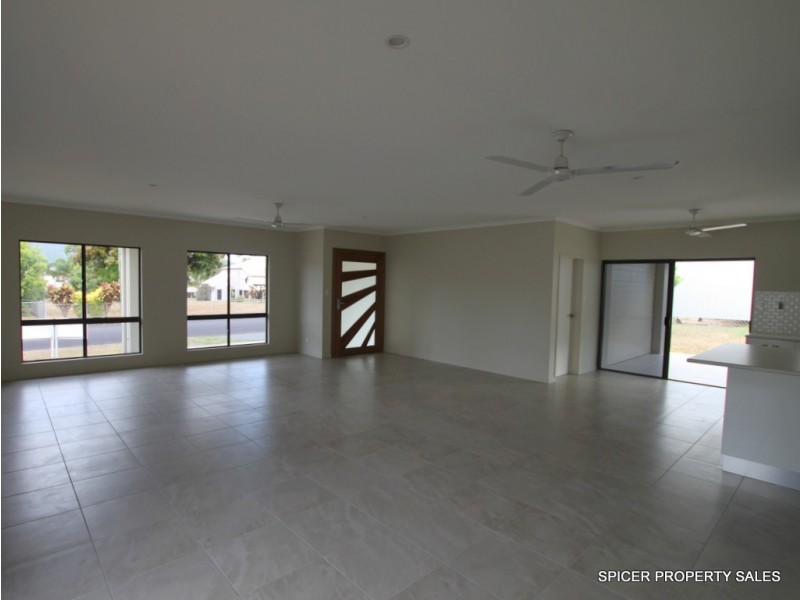 2 Graham Street, Tully QLD 4854