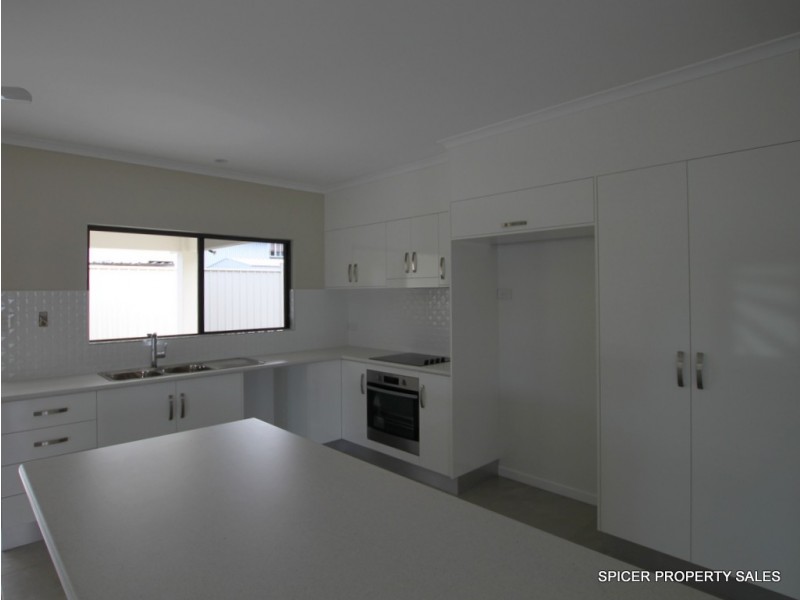 2 Graham Street, Tully QLD 4854
