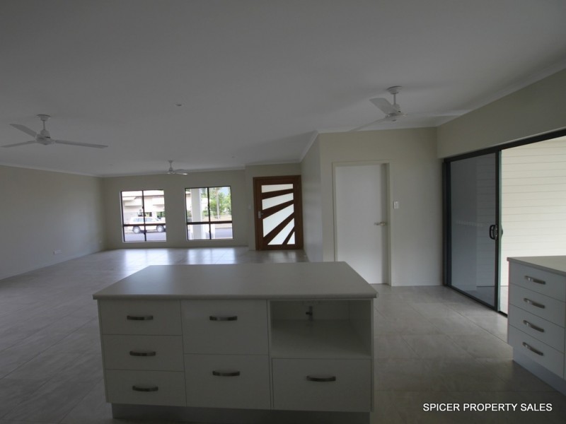 2 Graham Street, Tully QLD 4854