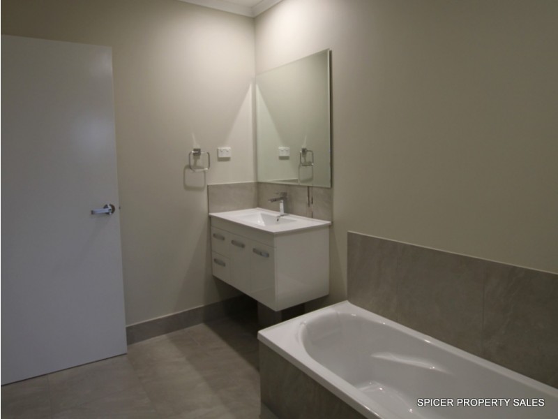 2 Graham Street, Tully QLD 4854